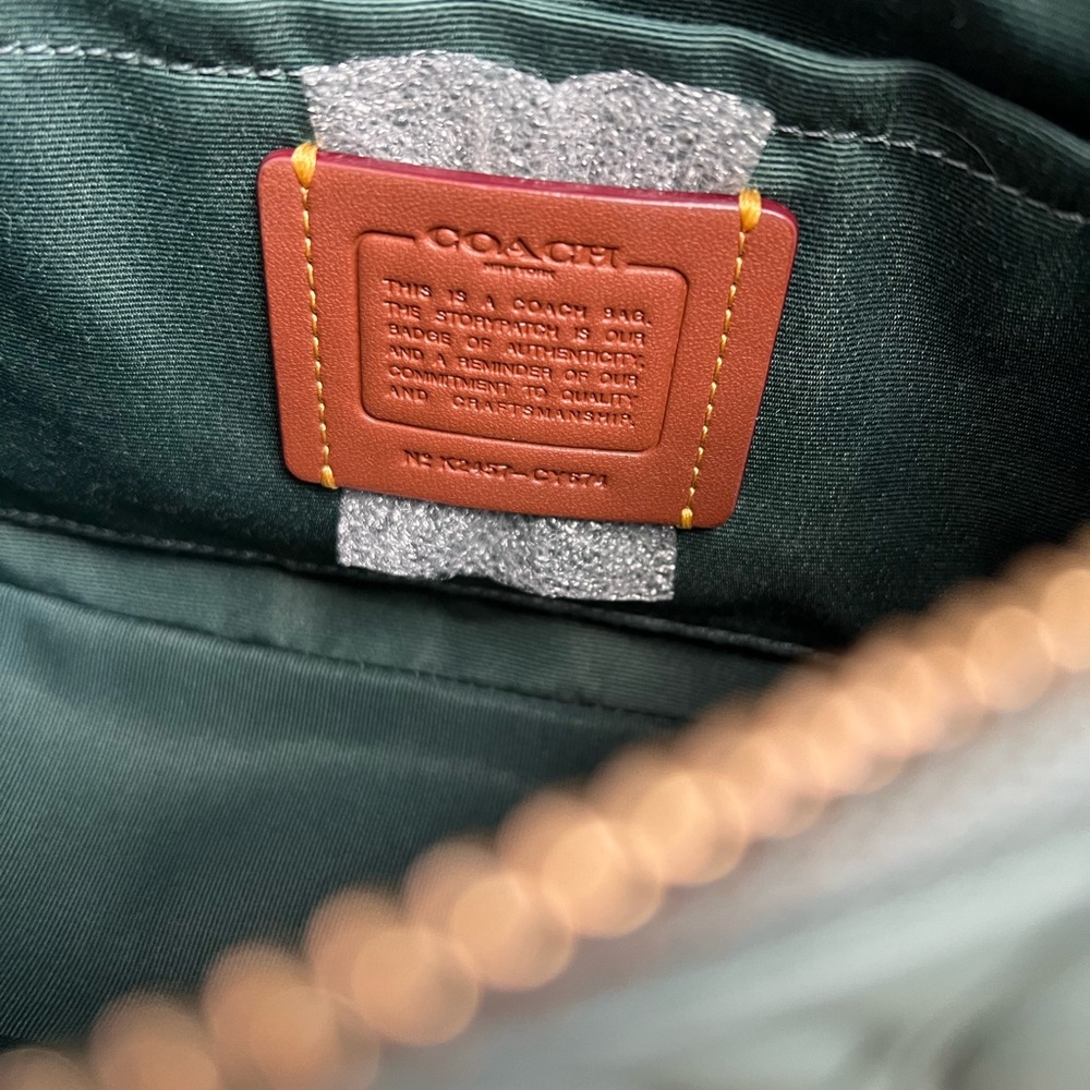 Coach Teri Shoulder Bag In Blocked Signature Leather - Picture 6 of 10